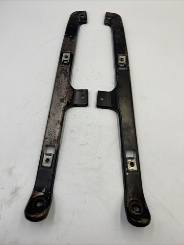 Piaggio MP3 300 Yourban LT 2012 links & rechts Fußrastenstütze 6573135,6573145 P2 - Bild 1 von 12