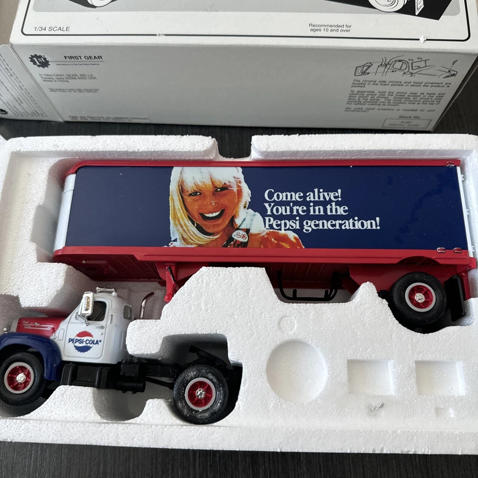 FIRST GEAR MACK 1960 MODEL B-61 TRACTOR TRAILER PEPSI COLA "COME ALIVE" #19-1514 - Image 2 of 4
