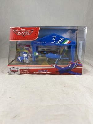 Disney Pixar Planes Pit Row Gift Pack Arturo (Plane, Pitty, & Tent