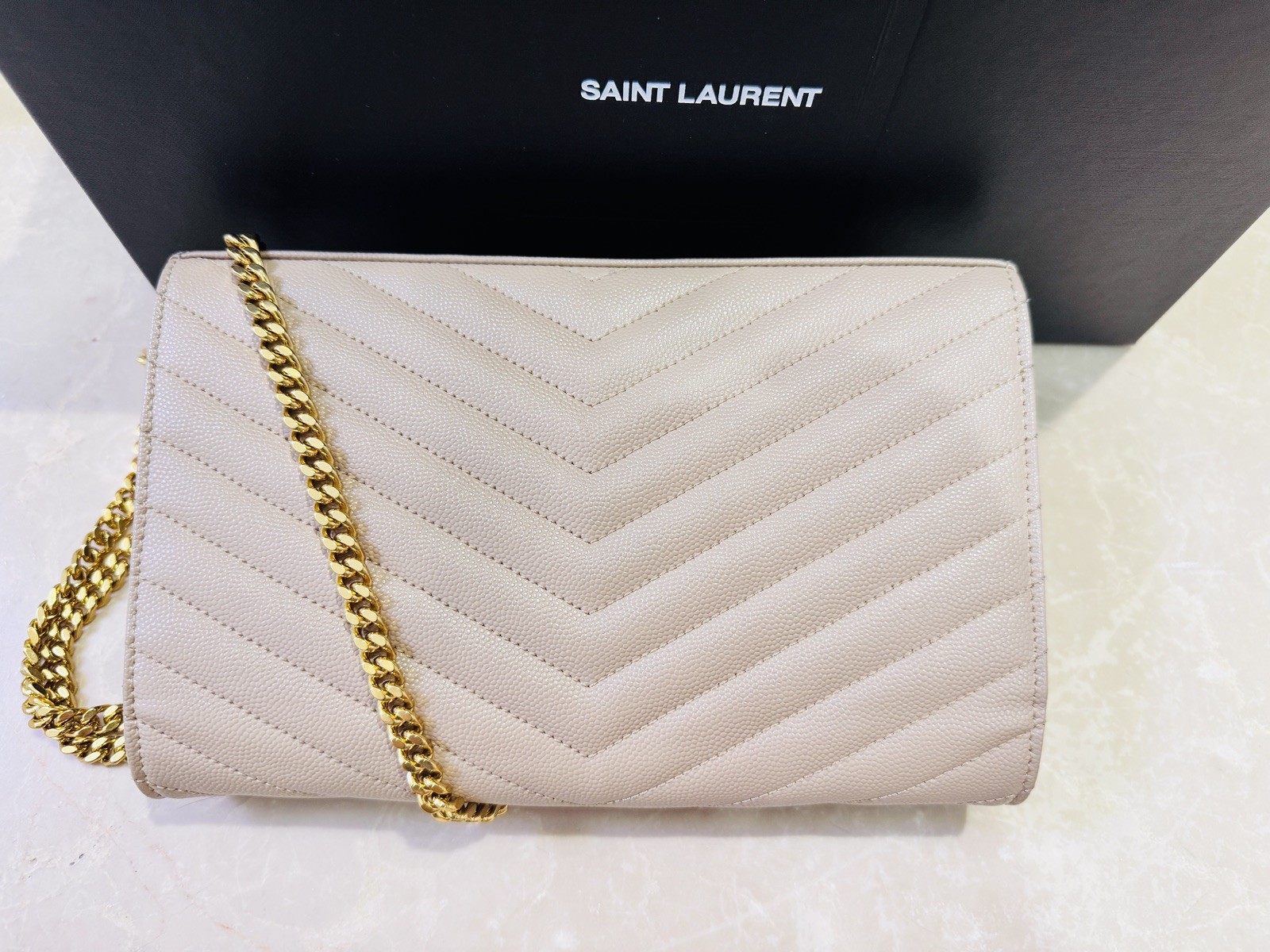 SAINT LAURENT PORTAFOGLIO YSL CLASSIC CASSANDRE CHAIN IN PELLE GRAIN DE POUDRE BEIGE SCURO