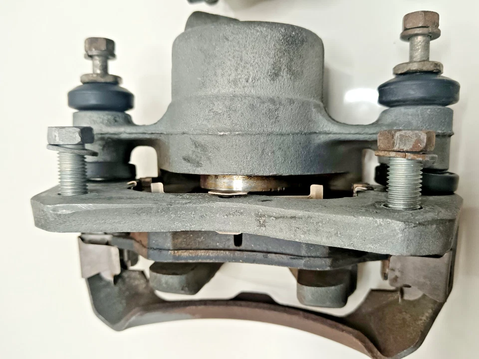 Оригинальный тормозной суппорт Toyota Starlet KP61 80-84 Dx DL XL S Si - Изображение 4 из 4