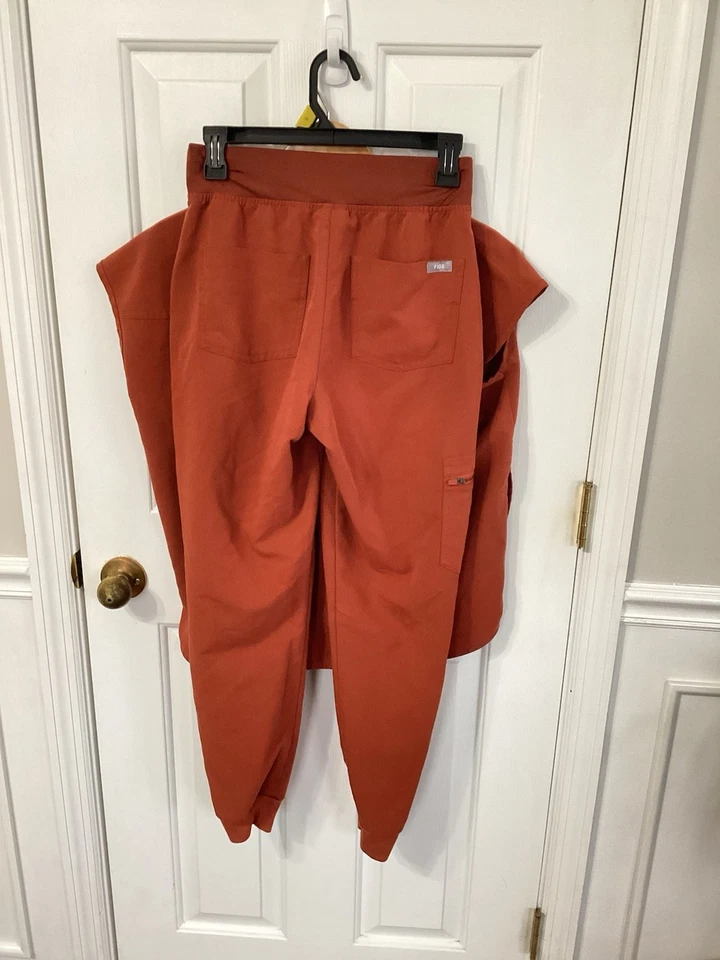 Conjunto FIGS Clásico Castaño Rojizo Mujer XSmall Rafaela Top XS Pantalones Zamora Foto 4 de 4