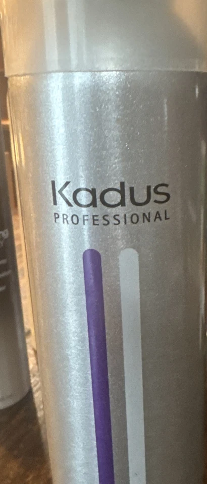 Spray para el cabello Kadus Professional Extra Lock X-Strong 10,6 oz/300 g Foto 2 de 4