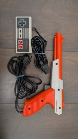 Nintendo NES Console (NES-001) Bundle Controller, Gun, Mario/Duck Hunt - Tested