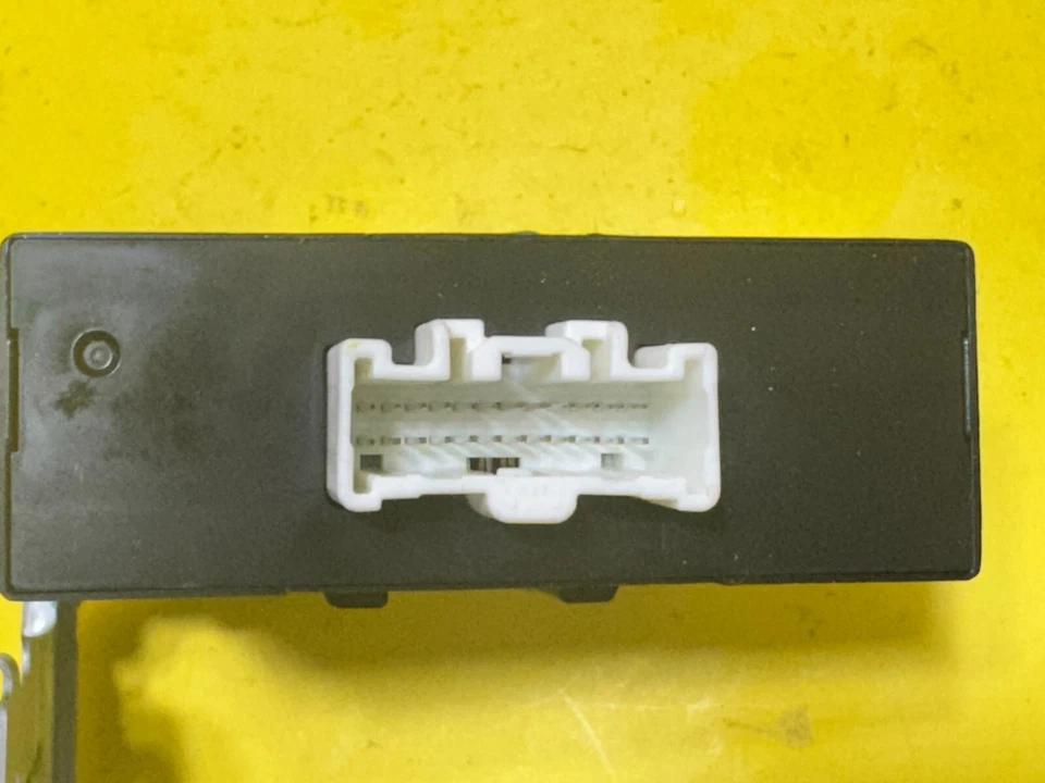 MAZDA 6 2005-2008 MÓDULO DE CONTROL DE ALARMA ANTIRROBO BLOQUEO FABRICANTE DE EQUIPOS ORIGINALES GK2A 67 790A Foto 3 de 4