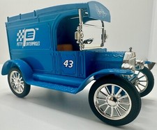 ERTL 1913 Ford Model T Delivery Bank Richard Petty Enterprises 323 of 564 New