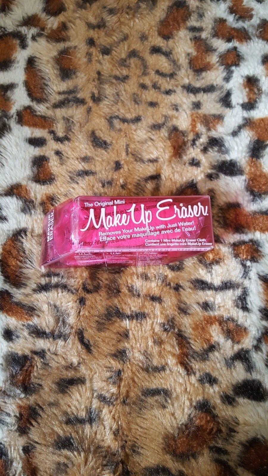 Towel cleanser make up eraser mini. 100% Authentic.
