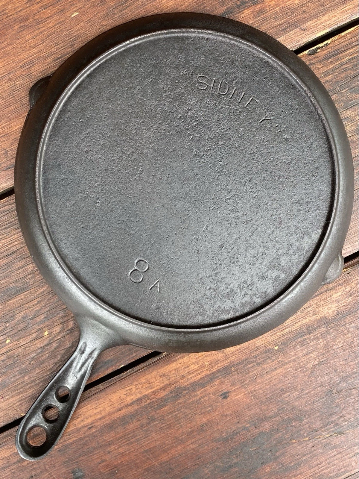 Wagner “Sidney”  Cast Iron Shallow Skillet/Griddle w/ 3 Hole Handle