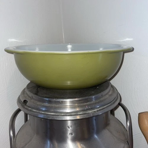 Vintage Pyrex # 024 2 Quart Casserole Mixing Bowl in Avocado Olive Green