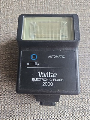 Vivitar Electronic Flash 2000 Universal Shoe Mount Camera Flash. Tested. Working