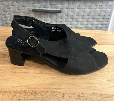 Munro Sandals Laine Black Nubuck Suede Women s Size 10.5 M Heels Criss Cross
