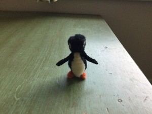 ARA Austria penguin  Wool Chenille Stem Toy Figure 1 1/2” tall  1960s Vtg