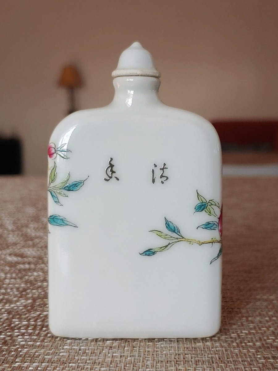 民国景德镇粉彩瓷福寿双全鼻烟壶Republic China Famille Rose Bat