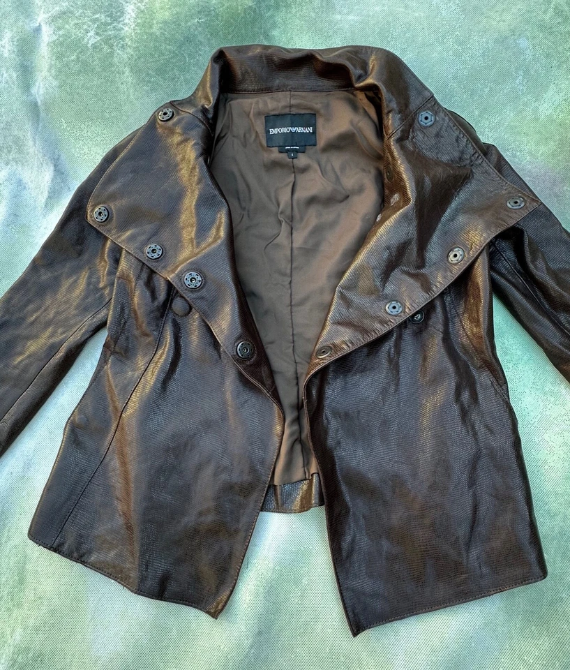 Chaqueta de cuero vintage para mujer Emporio Armani talla 4. Foto 2 de 4