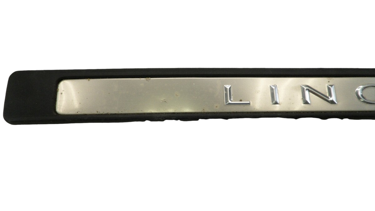2003-2011 Lincoln Town Car Passenger FR Door Sill Plate Used