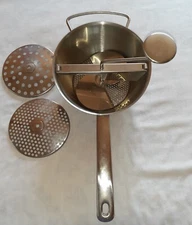 Stainless Steel Rotary Food Mill w Hand Crank for Canning Sauce Purees 3 Screen