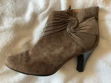 Beautiful Taupe Gray Tan look SOFFT Women's Ankle boots booties 12 Medium