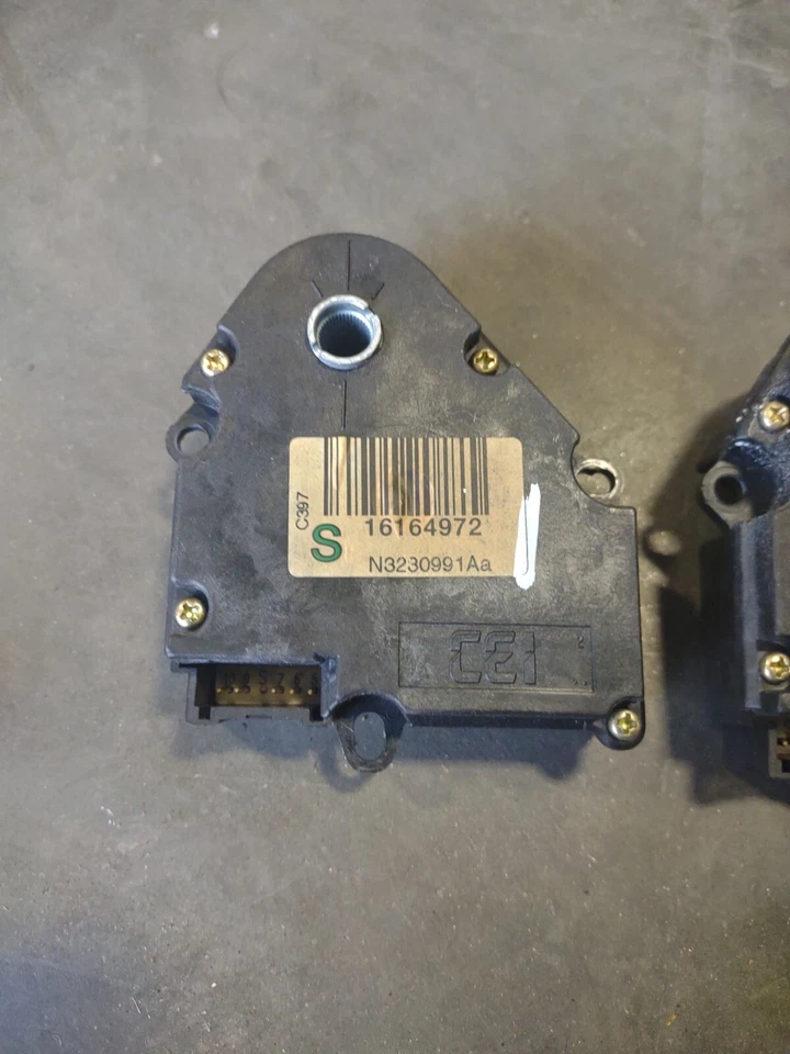 Unidad de actuador de aire acondicionado puerta mezcla suburbana GMC Yukon Chevrolet P:18124922 ¡OEM! Foto 2 de 4