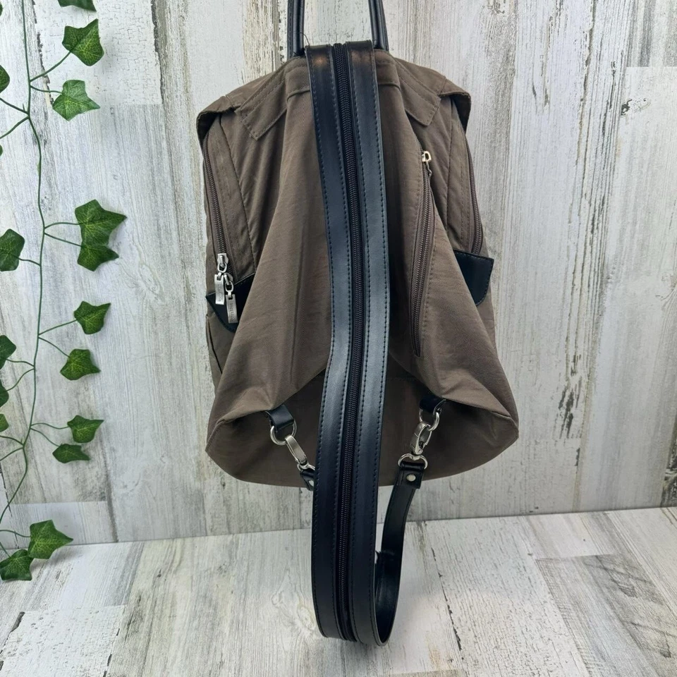 Mochila BAGGALLINI Get Out of Town Bagg Resistente al Agua Nylon Marrón Claro Foto 2 de 4