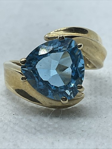 T & C Solid 14K Yellow Gold SOLITAIRE Trillion Blue Topaz COCKTAIL Ladies Ring - Picture 6 of 22