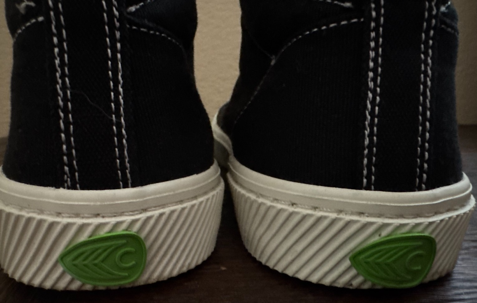 SAOLA Scarpe Cariuma OCA alte nere tela filo a contrasto uomo taglia 9 alte usate in ottime condizioni