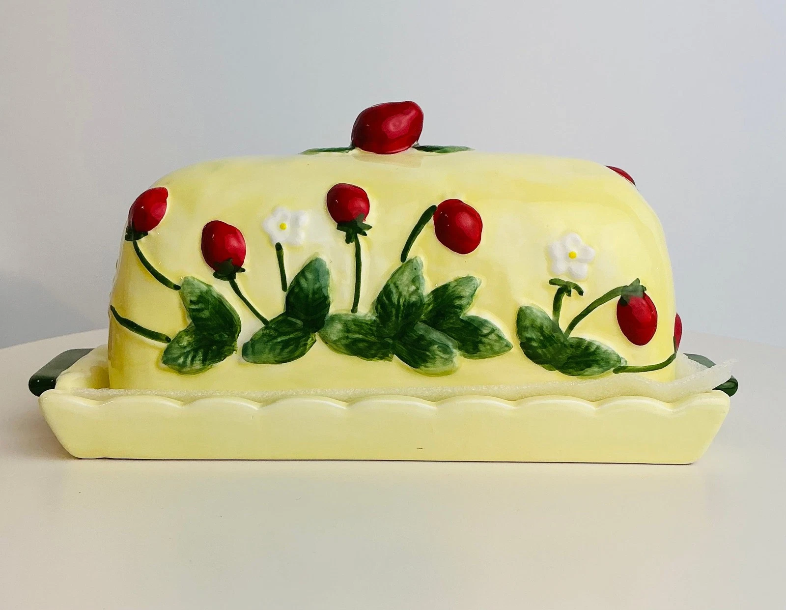 Potter's Studio Strawberry Butter Dish with Lid | Yellow Ceramic 3D Relief |
Opens in a new window o