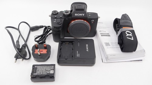 TOP! - Sony Alpha a7R III - nur 77 Auslösungen - A7 R Mark 3 M3 Kamera OVP - Hän - Bild 3 von 18