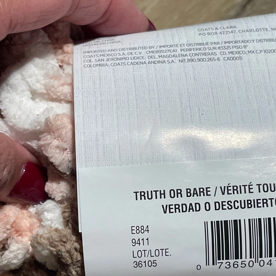 Hilo divertido Red Heart Loop It Finger Looping E884 Truth or Bare 2 madejas nuevo en paquete Foto 3 de 4