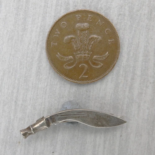 WW1/inter war Gurkha Regiment Kukri silver tone association pin