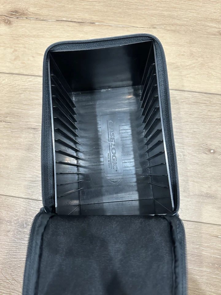 Vintage Case Logic CD PS1 Game Case Blue - Image 2 of 4