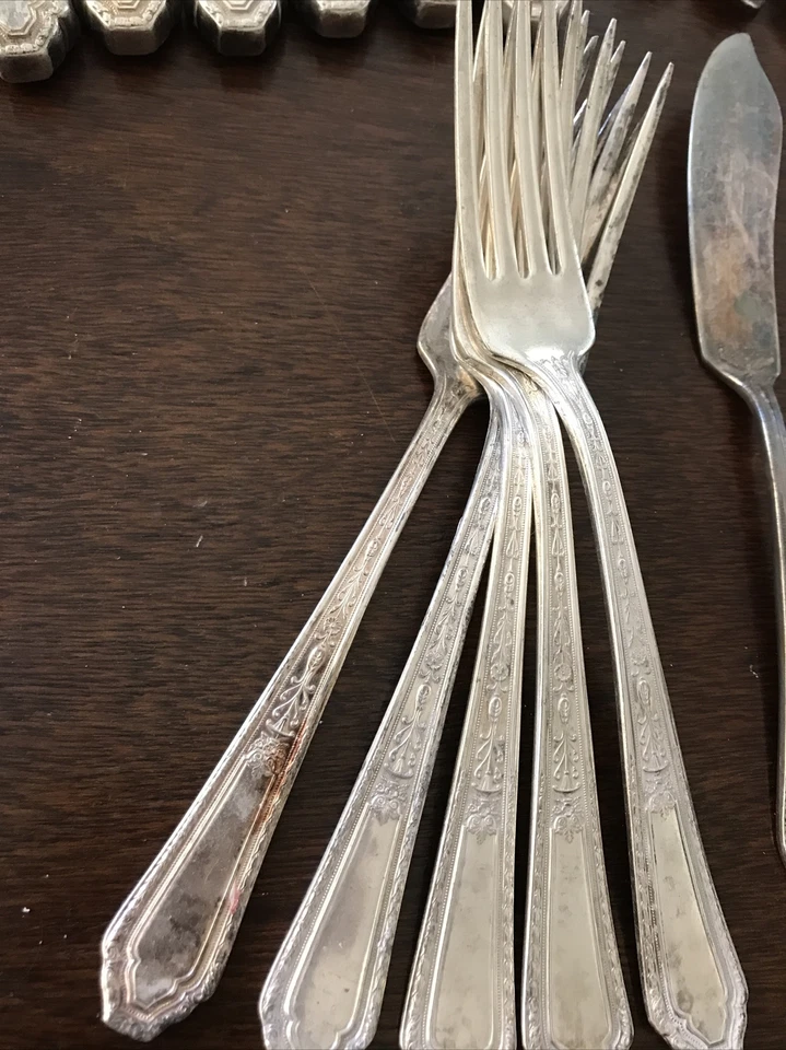 Juego de cubiertos Oneida Community Silverplate 1926 Hampton Court 27 piezas Foto 4 de 4