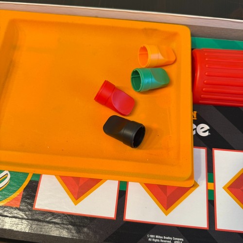 Milton Bradley Showdown Yahtzee Game Shake Steal & Score 1991 Vintage Complete - Picture 3 of 6