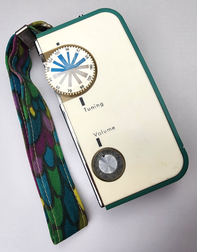 Vintage anni 70 FabuLLOYD'S Hipster stato solido AM/FM tutto transistor 8R29 TESTATO - Foto 8 di 15