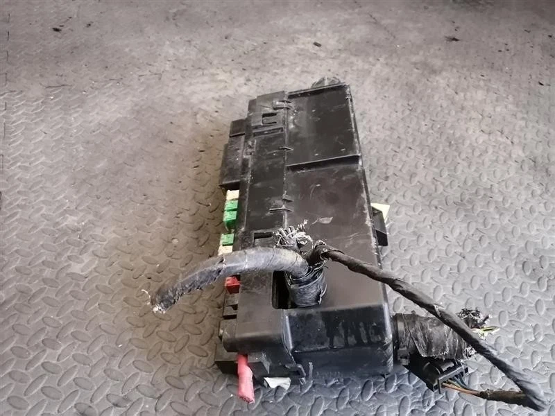 Fuse Box Engine Compartment Fits 00-04 300M 1394067 - Image 3 of 4