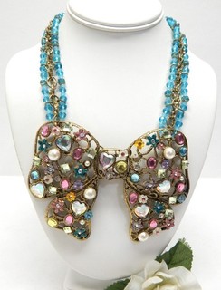 BETSEY JOHNSON BLUE CRYSTAL BEAD MULTICOLOR RHINESTONE BOW PENDANT NECKLACE 18"