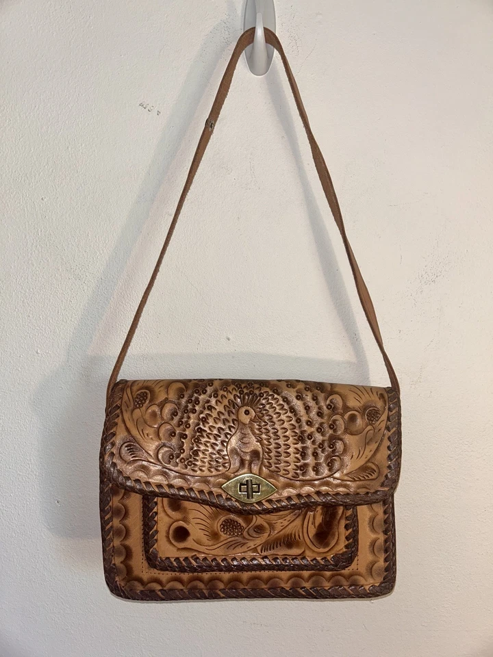 Cartera Western vintage de cuero mecanizada a mano con diseño de pavo real Foto 2 de 4