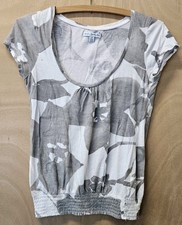 American Eagle  Top, Gray & White, Size Petite Small, Gathered Waistband