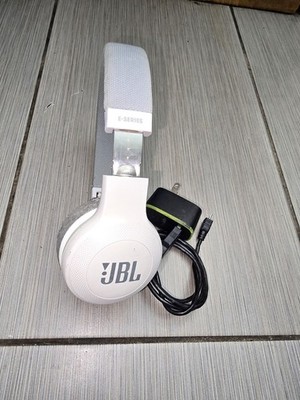 JBL E55BT Over-ear Wireless Headphones Black need new ear pads only used
