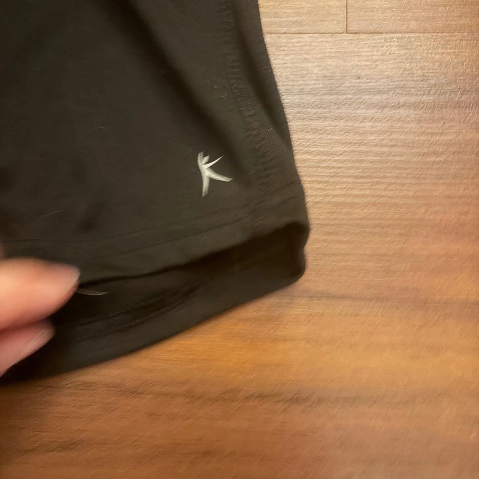 Top para mujer Danskin Now semi ajustado negro manga larga Dri More cuello en V Plus 2X Foto 2 de 4