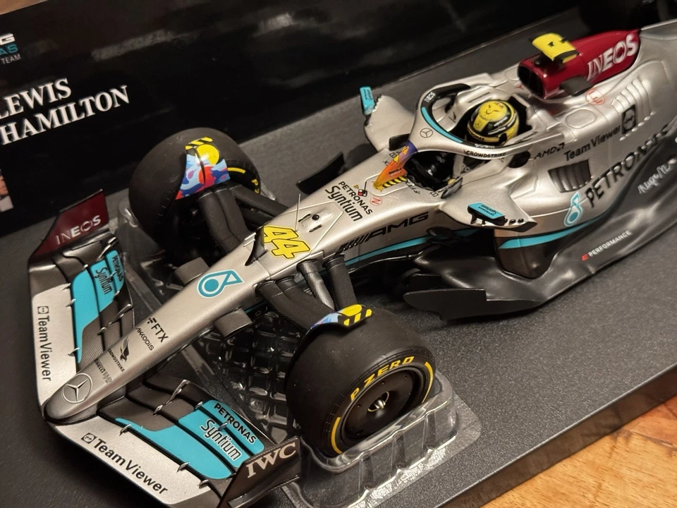 1:18 Hamilton Mercedes-AMG F1 W13 2022 Miami GP Minichamps - Bild 4 von 4