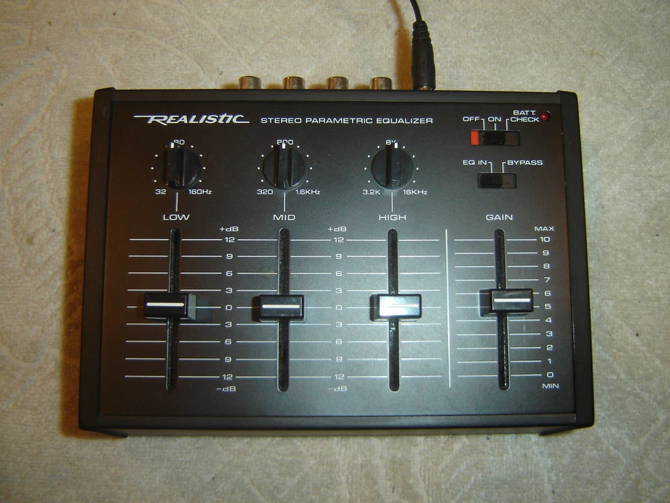 Realistic 32-1106, Stereo Parametric Equalizer, 3 Band Eq, Vintage Unit - Image 2 of 4