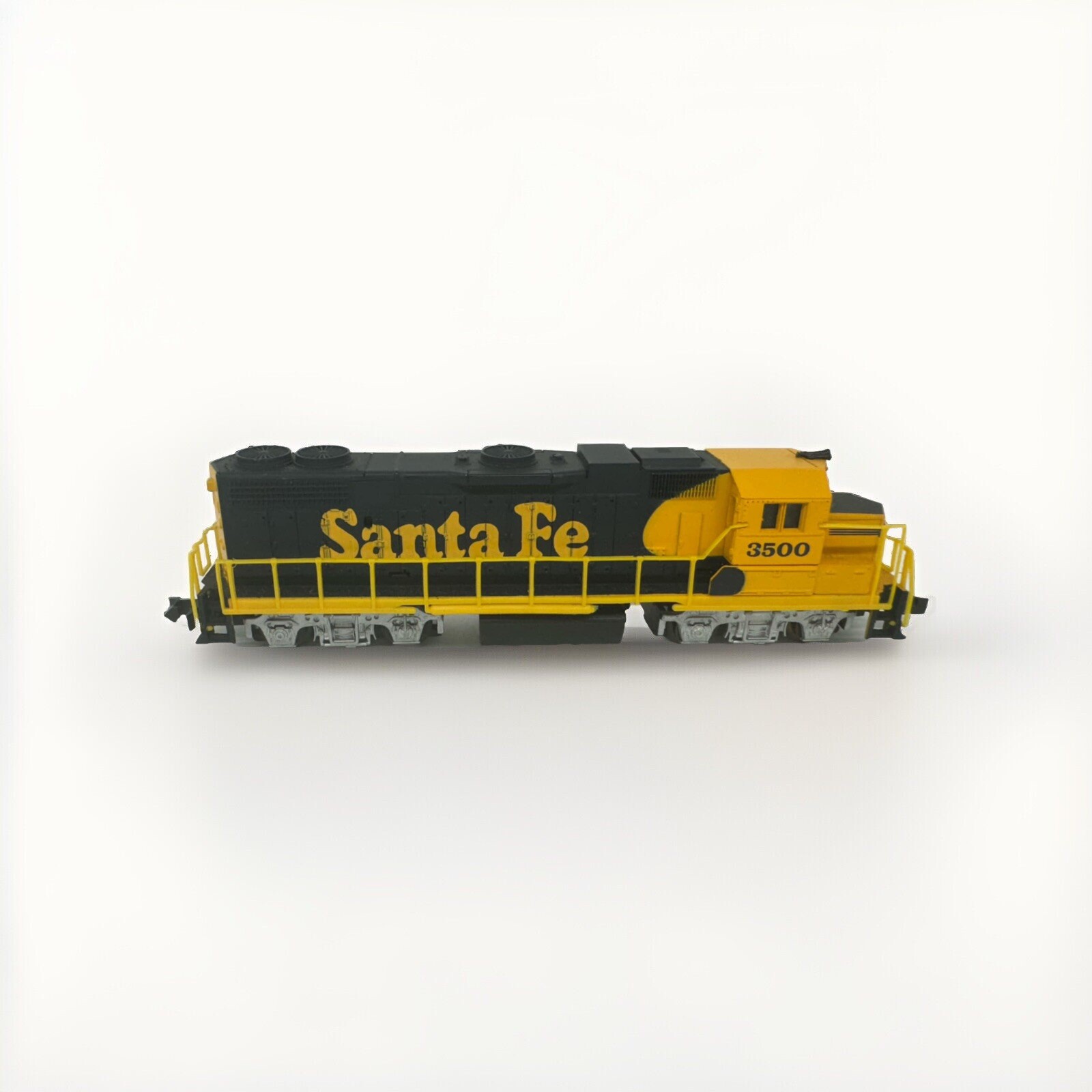 N Scale Life-Like GP-38 Diesel Loco Railroad Train Santa Fe #3500.