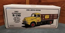 NIB 1998 FIRST GEAR IH R-190 FULL RACK STAKE TRUCK W/BAGS 1:34 SCALE 
