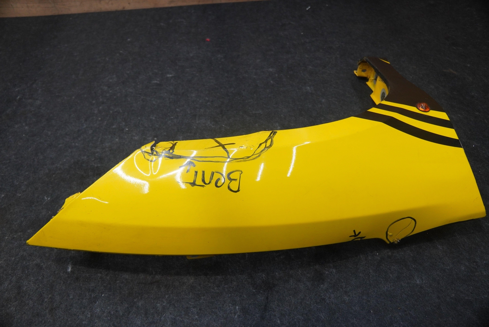 Front Right Fender Wing Panel Yellow 88858011 Ferrari 488 Challenge 2018 *Note*