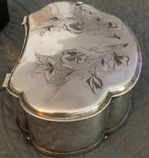 MeridianConnecticut. USA•QuadrupleSilverPlated Engraved•Victorian.Box•footed•