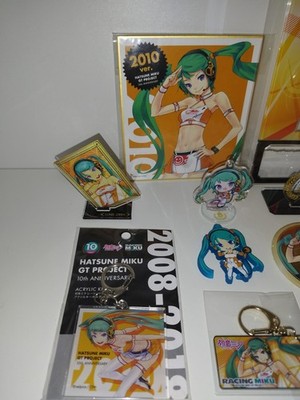 Racing Miku 2009 Acrylic Standee Keychain Badge Set Vocaloid