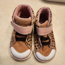 See Kai Run Toddler Size 5 High-Top Sneakers rose/beige leopard/Dot Print Read
