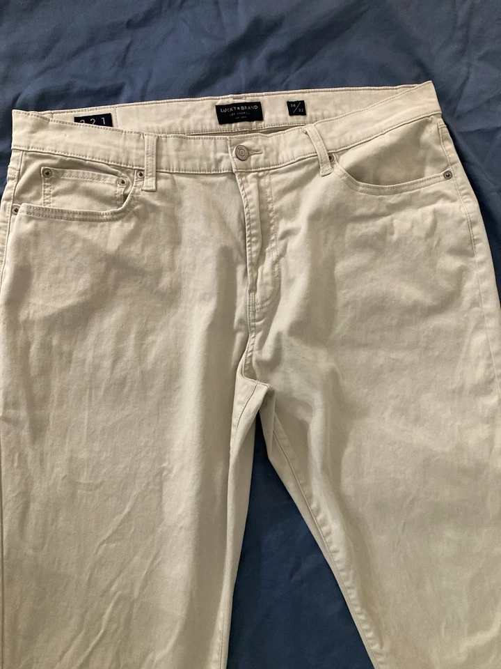 be bold Men's Lucky Brand 221 Straight Jeans 38x32 Beige Moon Blue jeans - Image 3 of 4