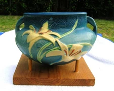 ROSEVILLE ZEPHYR LILY FIVE INCH HANGING BASKET OUTSTANDING CONDITION ART POTTERY