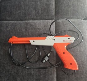 1985 Nintendo NES Zapper Gun Orange/Grey